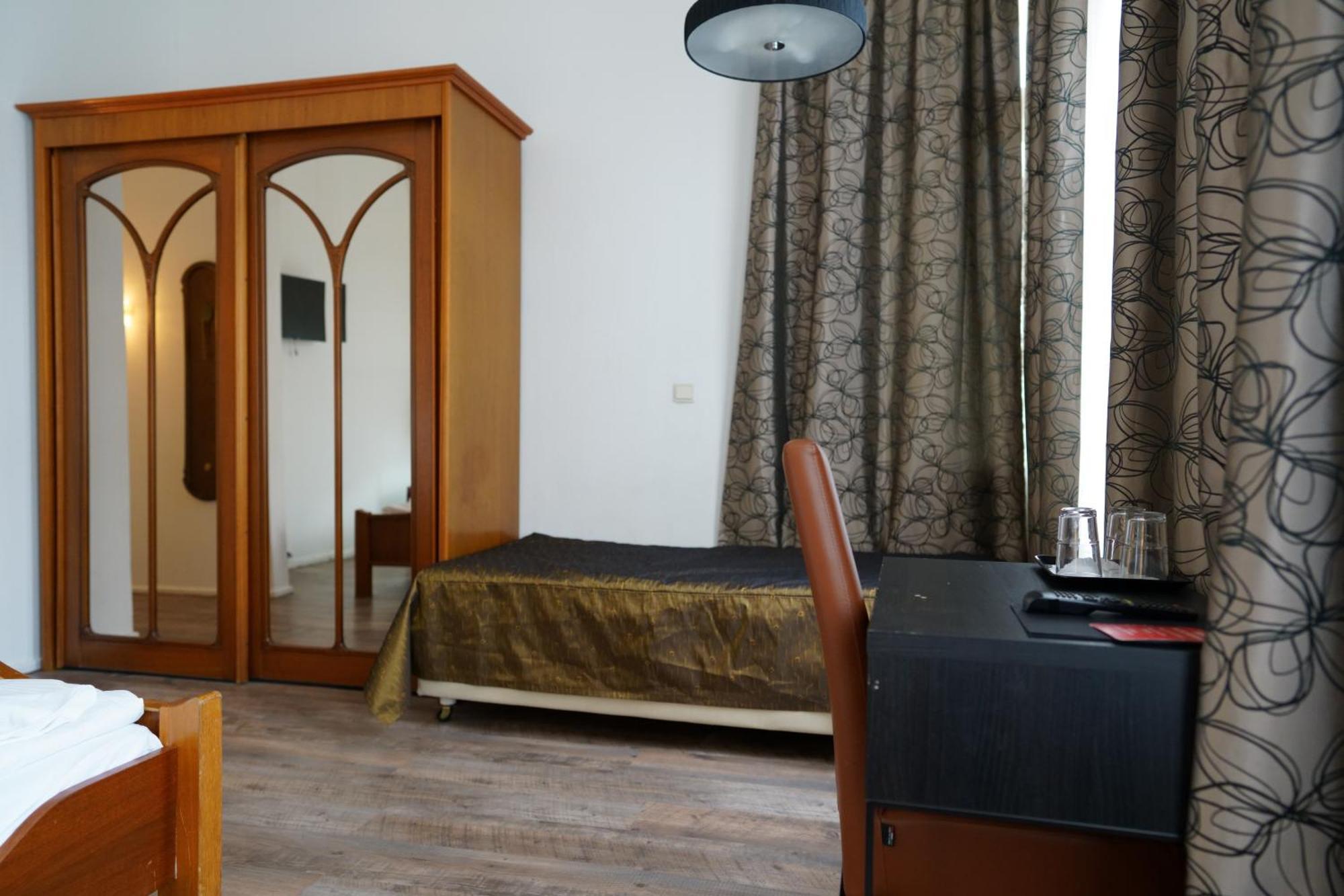 Hotel Pension Xantener Eck Berlin Kültér fotó