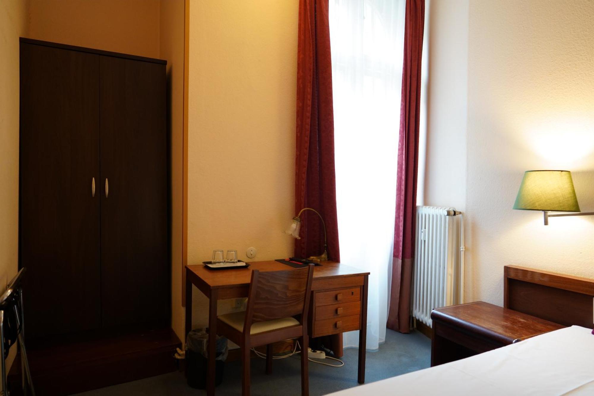 Hotel Pension Xantener Eck Berlin Kültér fotó